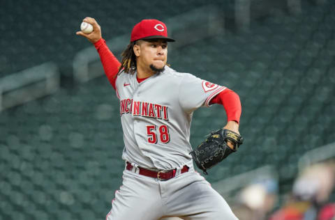 MINNEAPOLIS, MN - SEPTEMBER 26: Luis Castillo #58 of the Cincinnati Reds pitches against the Minnesota Twins on September 26, 2020 at Target Field in Minneapolis, Minnesota. (Photo by Brace Hemmelgarn/Minnesota Twins/Getty Images)