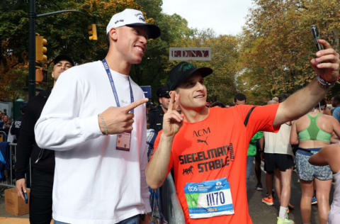 NEW YORK, NEW YORK - NOVEMBER 06: Aaron Judge #99 of the New York Yankees poses for a selfie with marathon runner and fan Maxwell Siegelman during the TCS 2022 New York City Marathon on November 06, 2022 in New York City. (Photo by Jamie Squire/Getty Images)