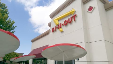 The front exterior of an In-N-Out restaurant