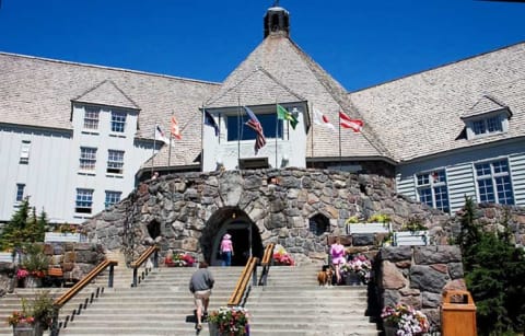 The Timberline Lodge played the part of The Overlook in Stanley Kubrick's The Shining (1980).